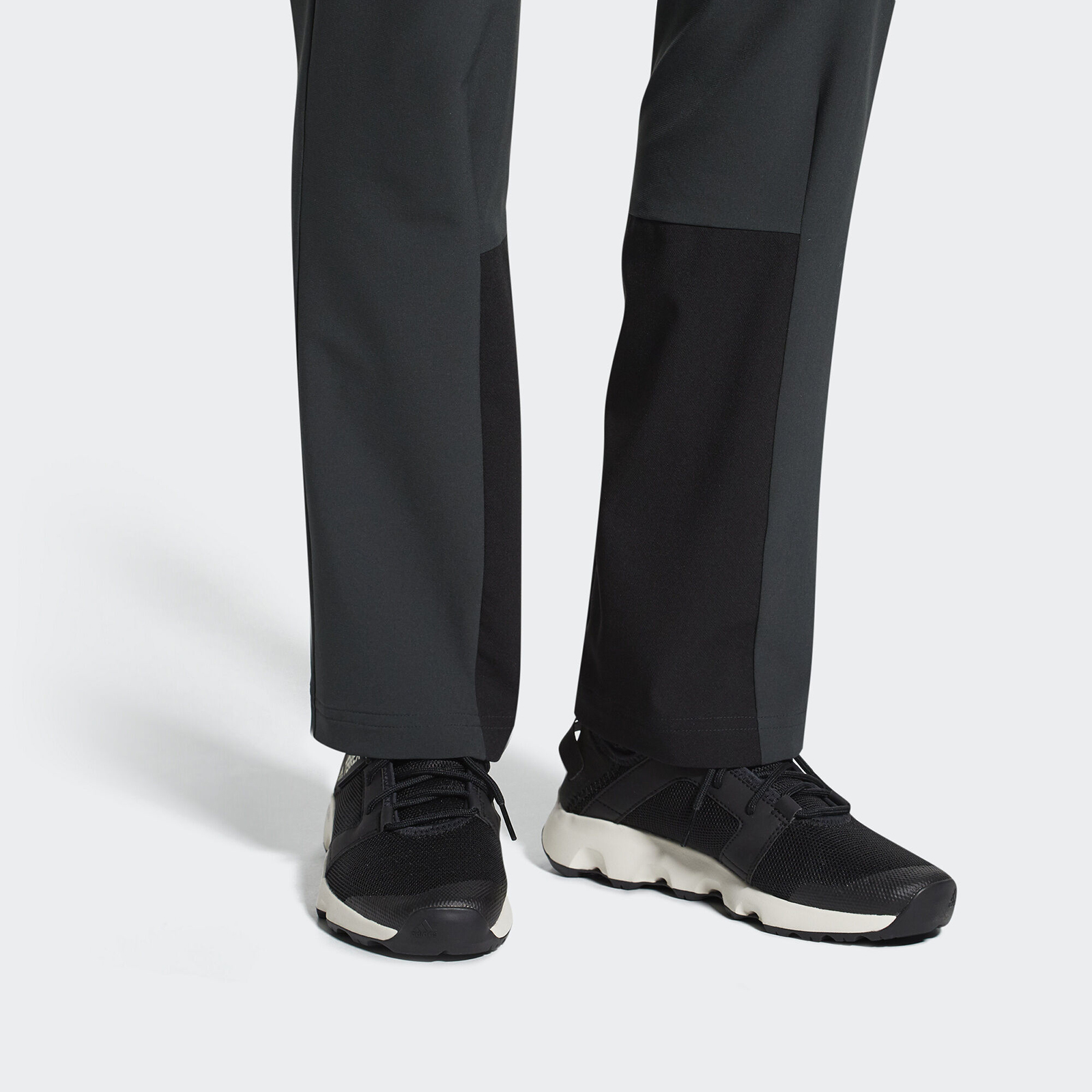 Кроссовки женские Adidas Terrex Voyager Sleek H.Rdy черные 6 UK