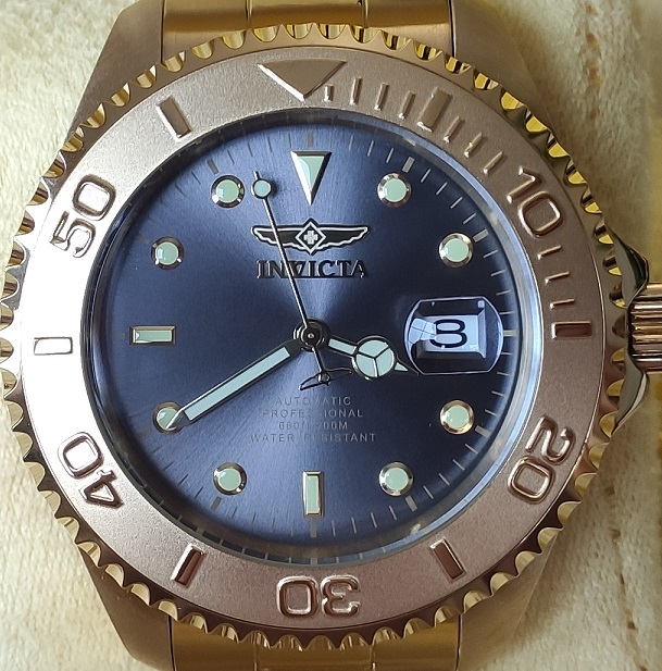 Invicta 28951 top