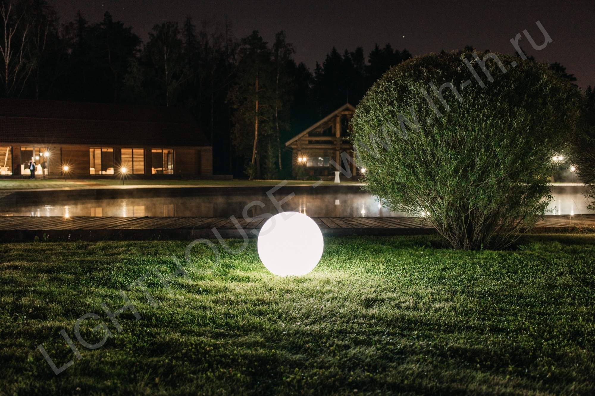 Уличный шар-светильник Moonlight 40 см 220V White