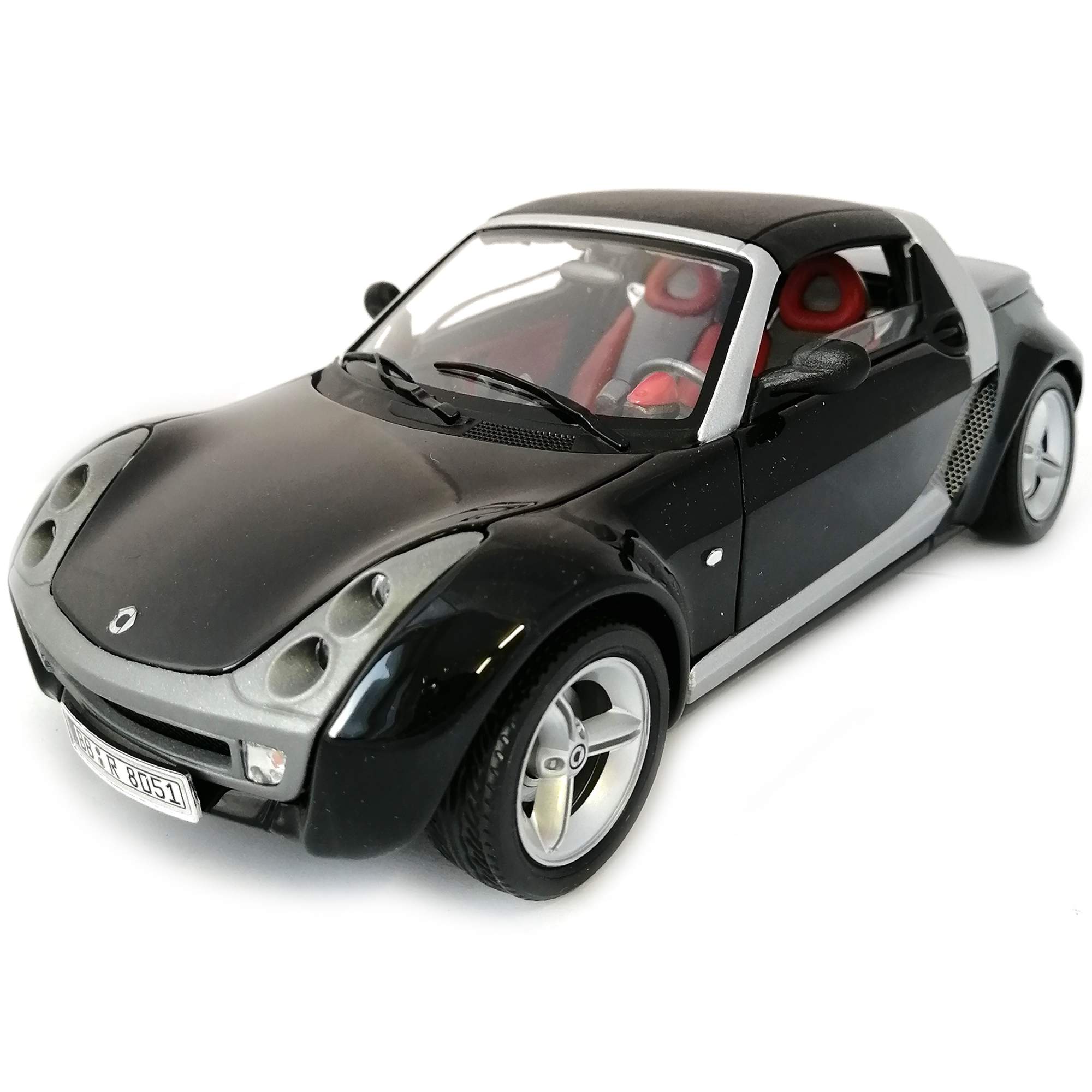 Коллекционная модель автомобиля Bburago SMART Roadster Cabriolet, масштаб  1:18, 18-12051 – купить в Москве, цены в интернет-магазинах на Мегамаркет