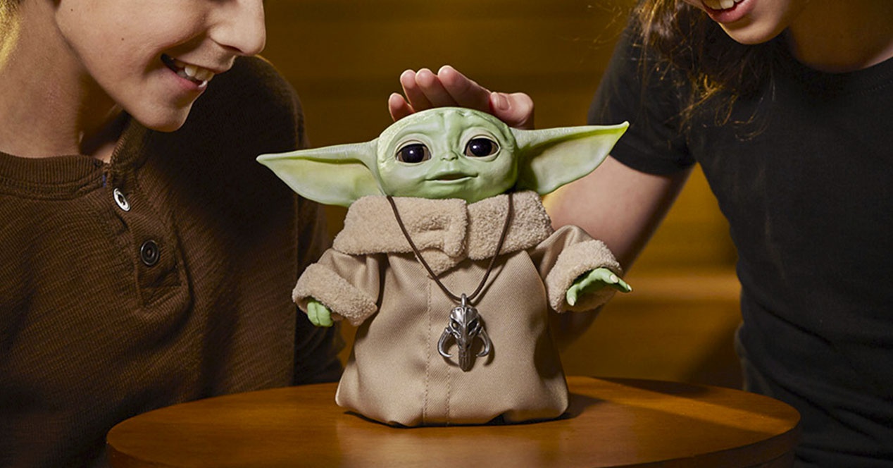 Бейби йода. Мастер йода фигурка. Парикмахерская малыша йоды. Бэби йода hasbro. Мандалорец игрушка йоды.