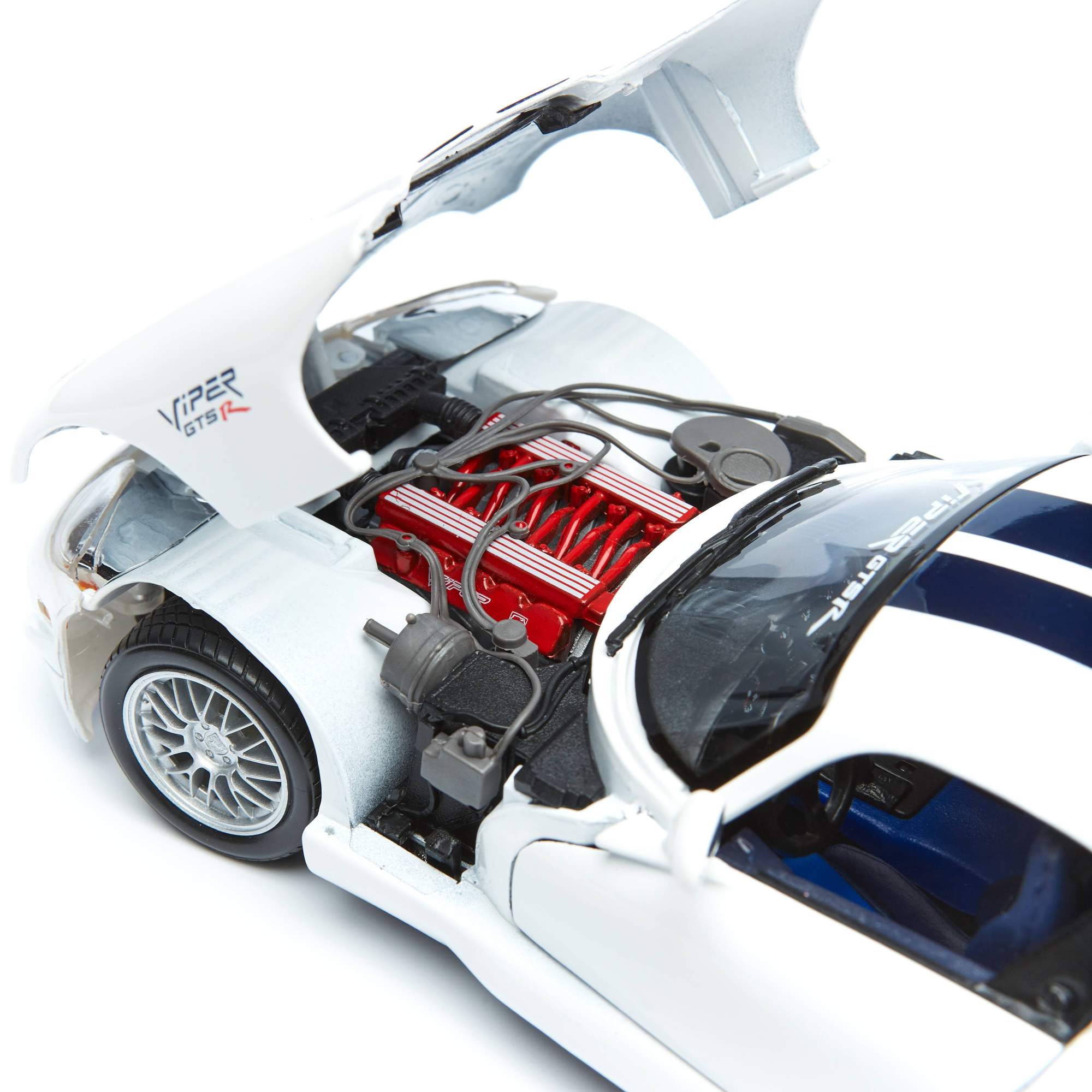 Купить игрушечная машинка Maisto Dodge Viper GT2, 1:18 белая 31845/, цены  на Мегамаркет