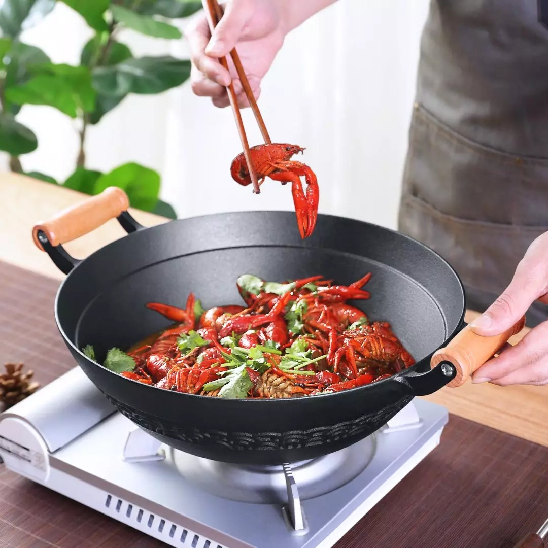 Чугунная сковорода-вок Xiaomi Sanxia Cast Iron Binaural Wood Handle Wok  34cm Black купить в интернет-магазине, цены на Мегамаркет