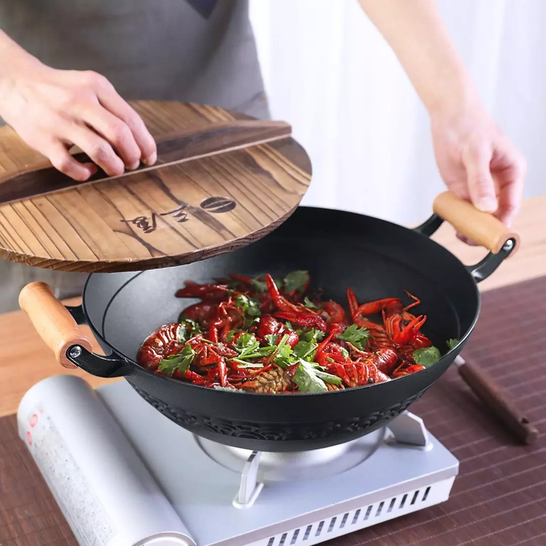 Чугунная сковорода-вок Xiaomi Sanxia Cast Iron Binaural Wood Handle Wok  34cm Black купить в интернет-магазине, цены на Мегамаркет