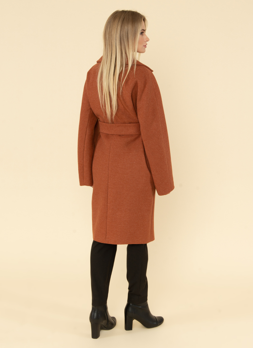 Пальто женское Sezalto 41799 коричневое 44 RU