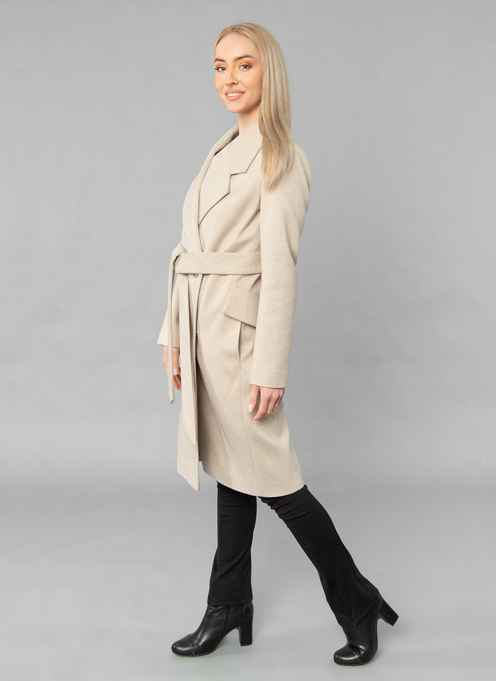 Пальто женское Sezalto 55023 бежевое 48 RU