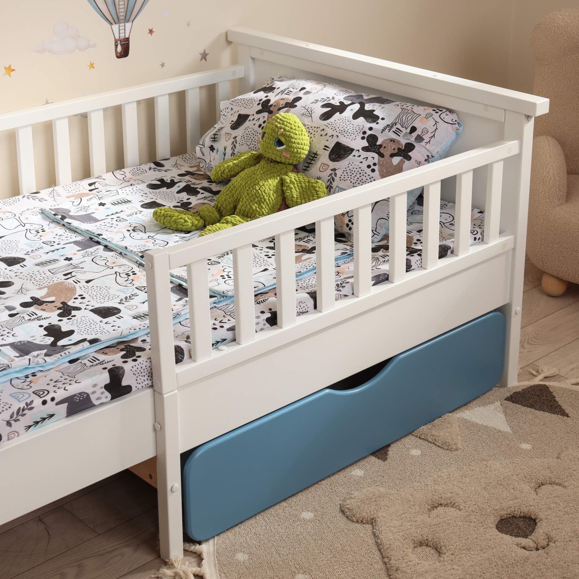 Классическая деревянная кроватка с бортами