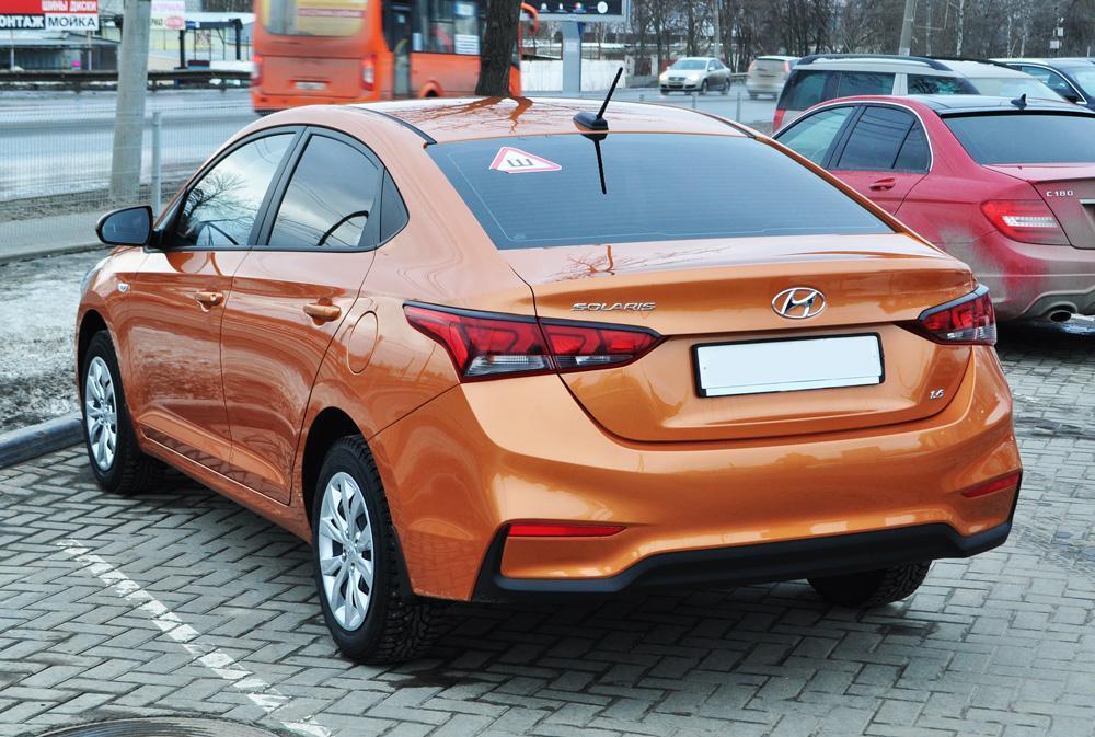 Стекло солярис 2017. Hyundai Solaris 2017-2019 фара. Реснички на Солярис 2017. Реснички на Hyundai Solaris. Реснички на Хендай Солярис 2017.