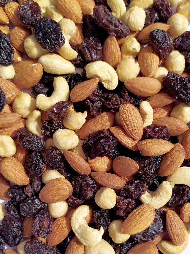 Орехи и сухофрукты. Смесь ореховая фундук кешью миндаль. Орехи смесь какие. Орехи смесь. Орехи.