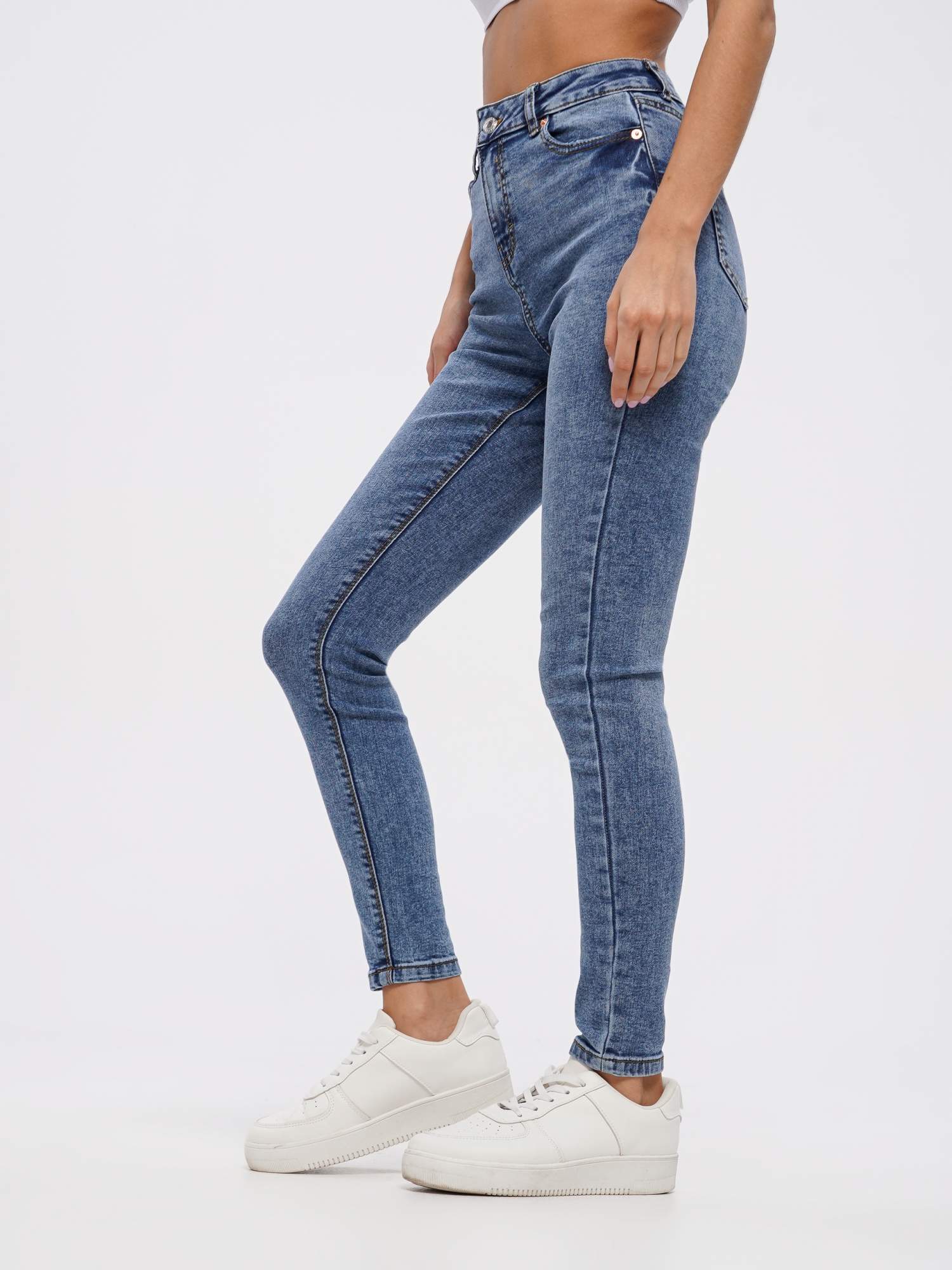 Only blue. Миниатюрных джинсы. Джинсы американ игл. American eagle джинсы женские. Миниатюрных джинсы.
