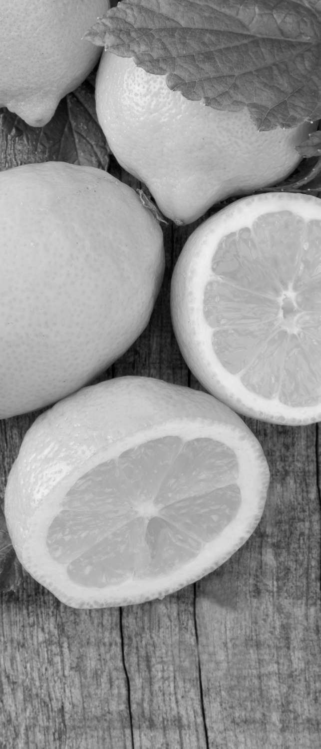 Самоклеющиеся фотообои "Лимоны", 90x210 см, эффект черно-белый