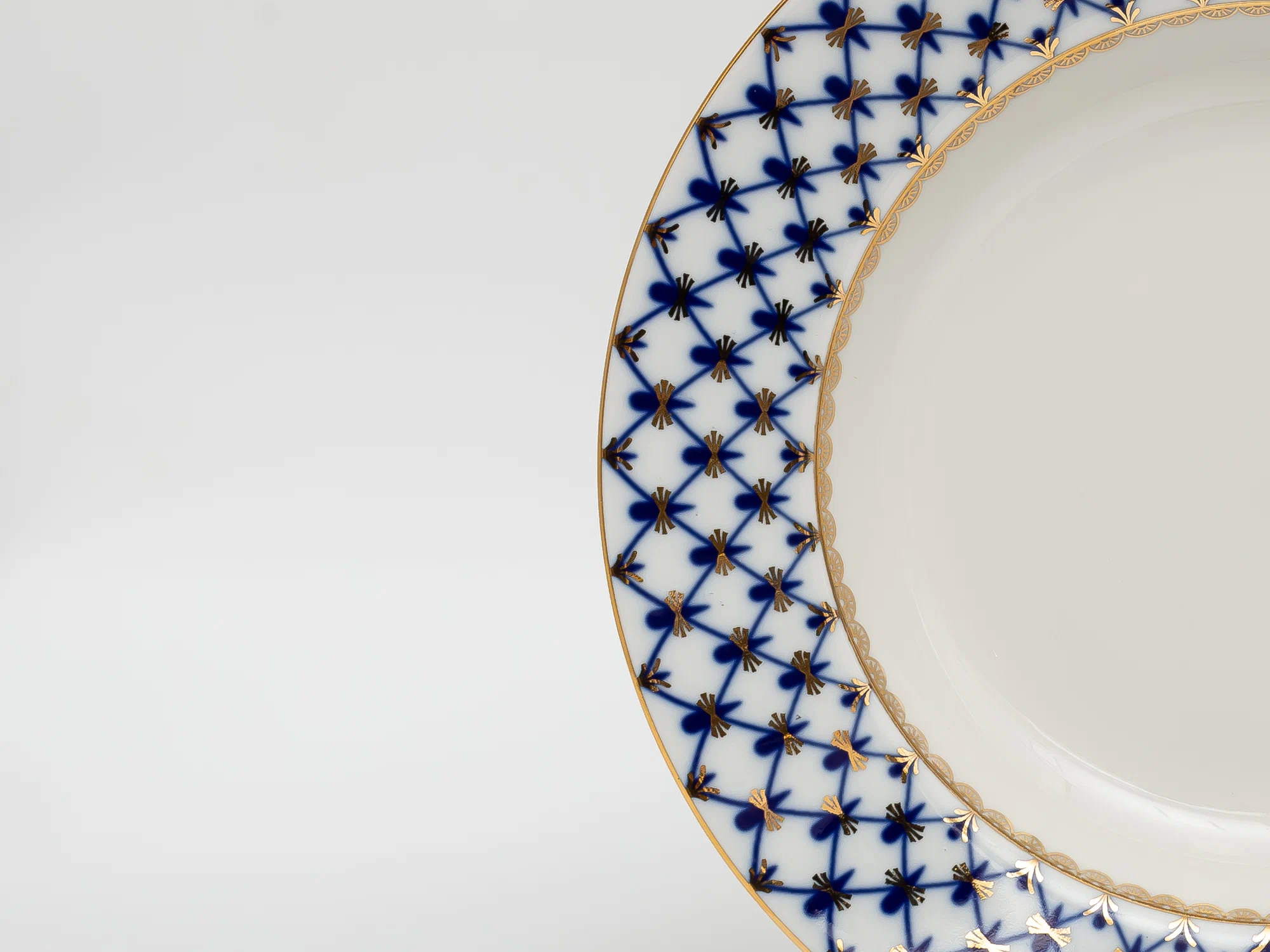 Кэрри Брэдшоу выбрала петербургский фарфор для нового сезона «И просто так»