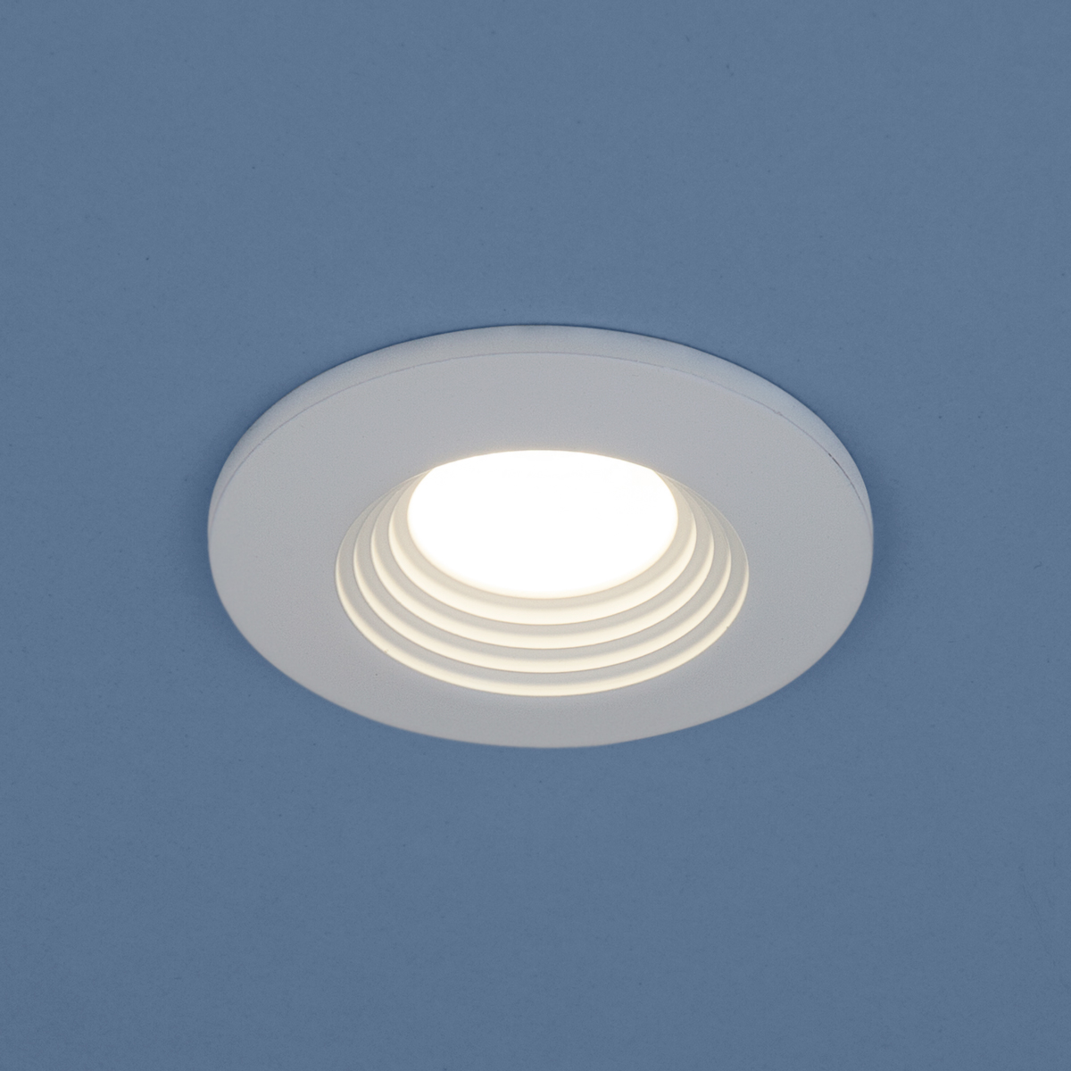 фото Встраиваемый светильник elektrostandard 9903 led 3w cob wh белый