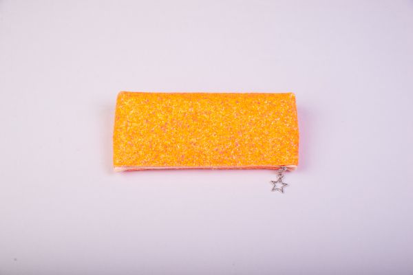 фото Пенал-косметичка (с блестками, на молнии, апельсиновый) эксмо
