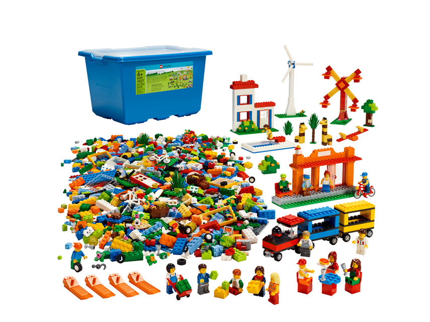 Конструктор LEGO 9389 Городская жизнь конструктор lego city town городская площадь 60097