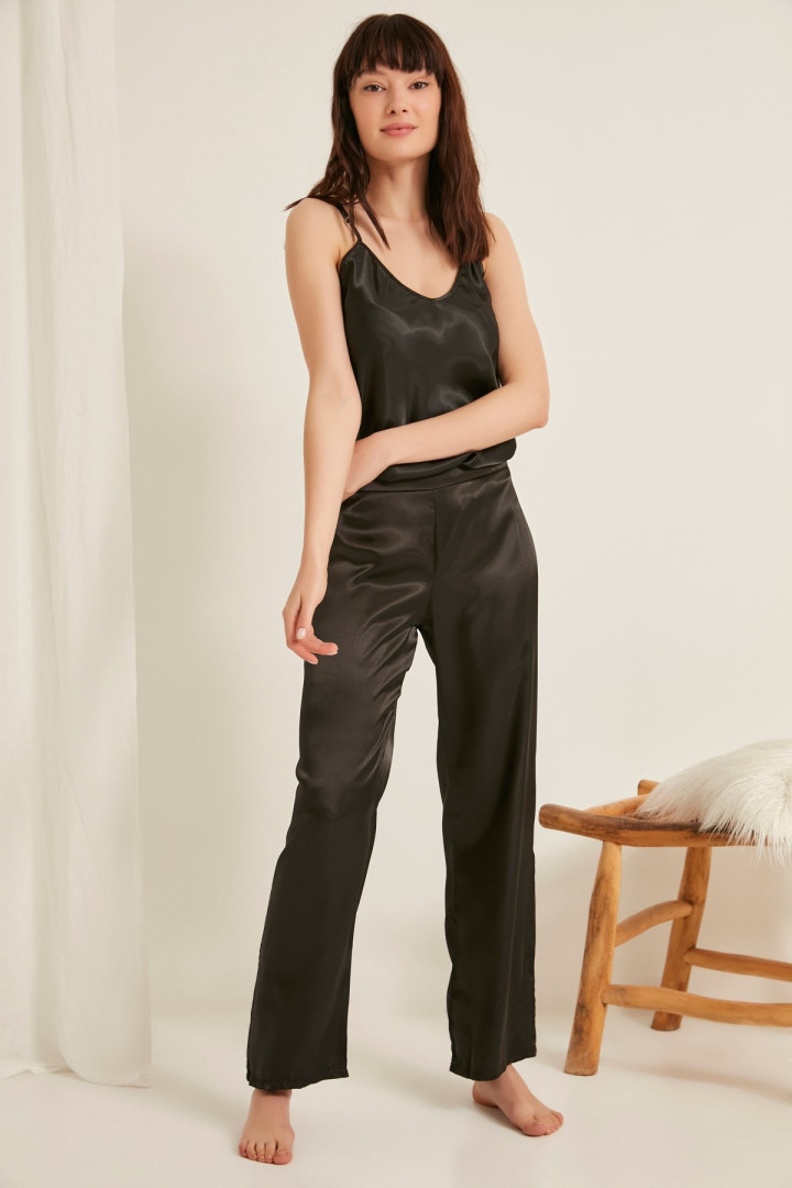 

Пижама женская Camasir City 23219 черная S (товары доставляются из-за рубежа), 23219