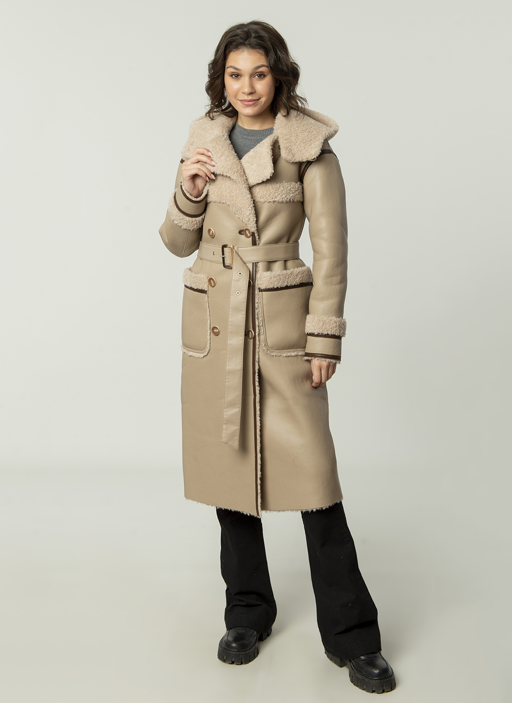 

Дубленка женская Каляев 1657669 бежевая 50 RU, 1657669