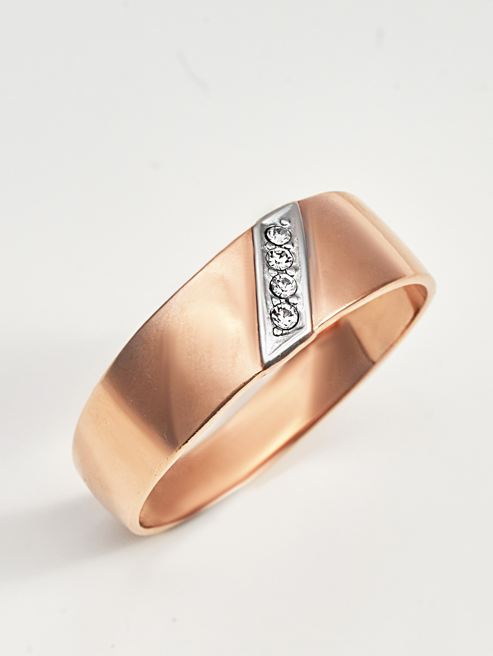 

Кольцо из латуни р. 18,5 SHINE & BEAUTY 2467521Дч, стекло, 2467521Дч