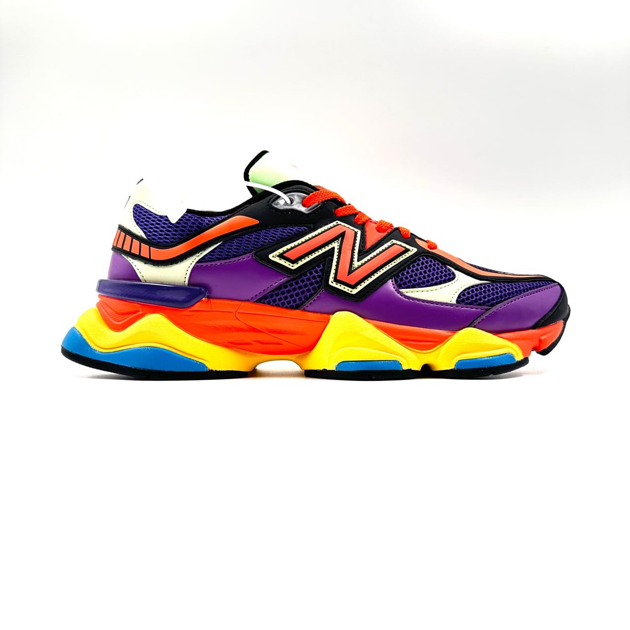 

Спортивные кроссовки унисекс New Balance 9060 бежевые 43 EU, Бежевый, 9060