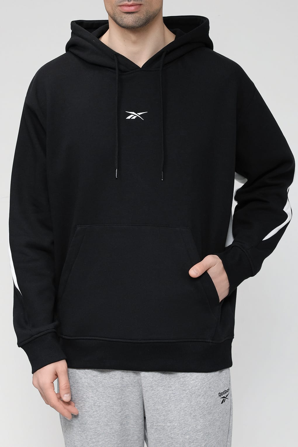 

Худи мужское Reebok HY7105 черное S, Черный, HY7105