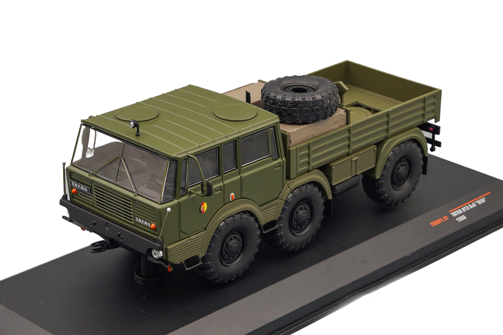 

Tatra 813 tp 6X6 балластный тягач народной армии гдр (1968), dark olive, Хаки