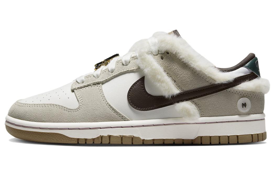 

Кеды унисекс Nike Dunk Low Fur Bling серые 42 EU, Серый, Dunk Low Fur Bling