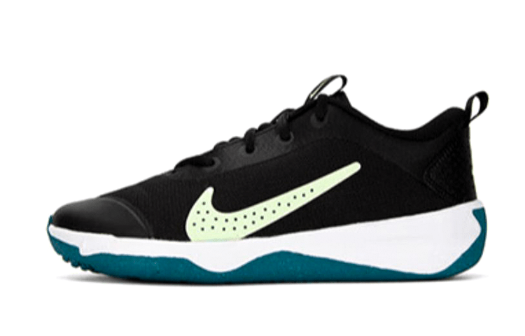 

Кроссовки унисекс Nike Omni Multi-Court GS черные 37.5 EU, Черный, Omni Multi-Court GS