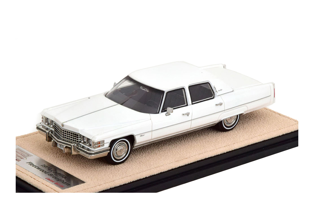 

Модель коллекционная STAMP Cadillac fleetwood brougham 1974 white, Белый