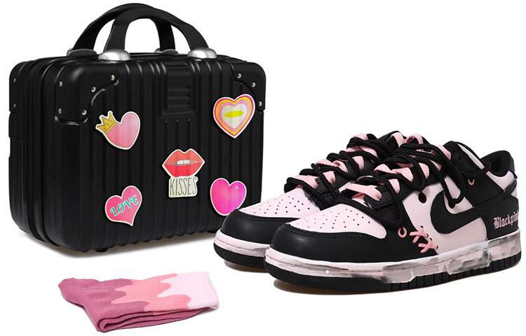 

Кеды унисекс Nike Dunk Low OKHR XX Blackpink Vibe GS черные 40 EU, Черный, Dunk Low OKHR XX Blackpink Vibe GS