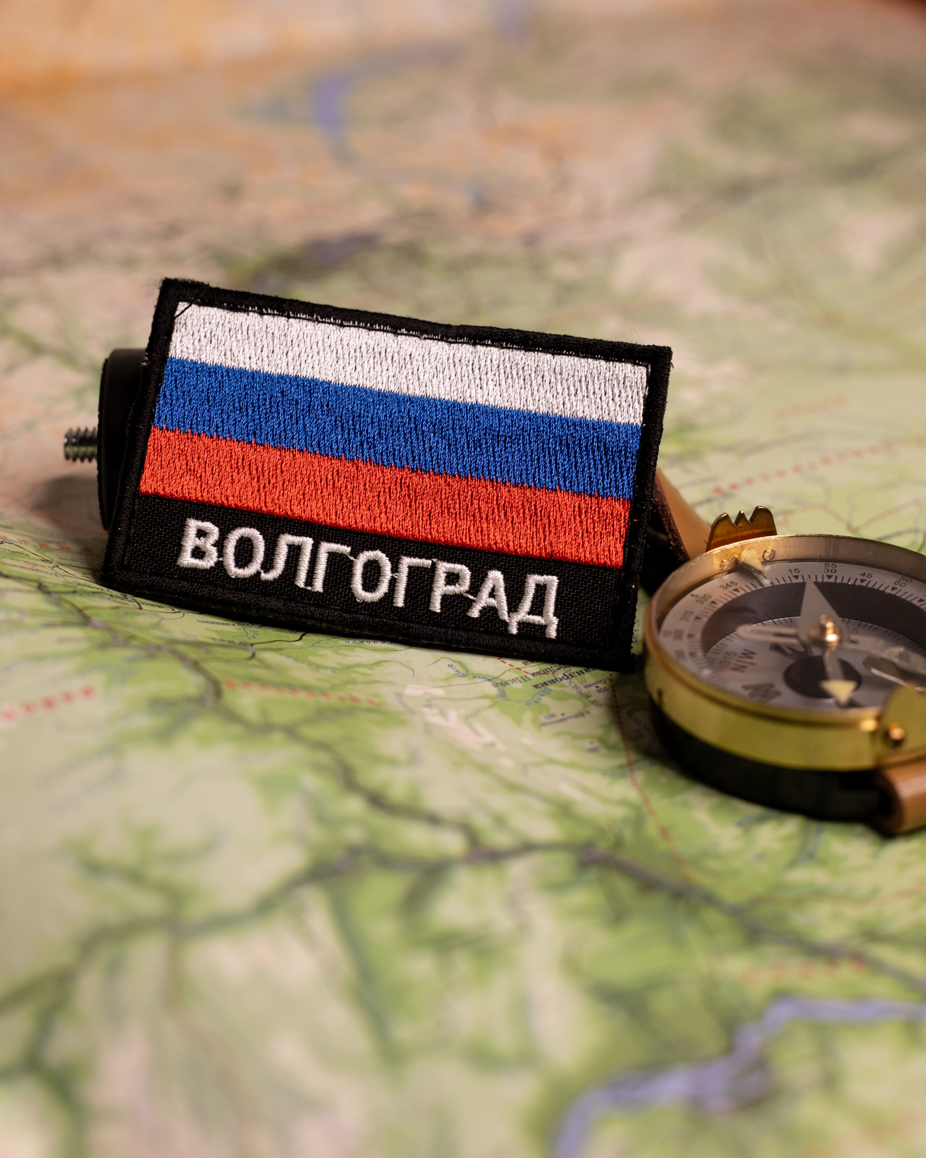 

Шеврон Волгоград триколор ПОЛИГОН черный фон на липучке 5Х8 см,1 шт