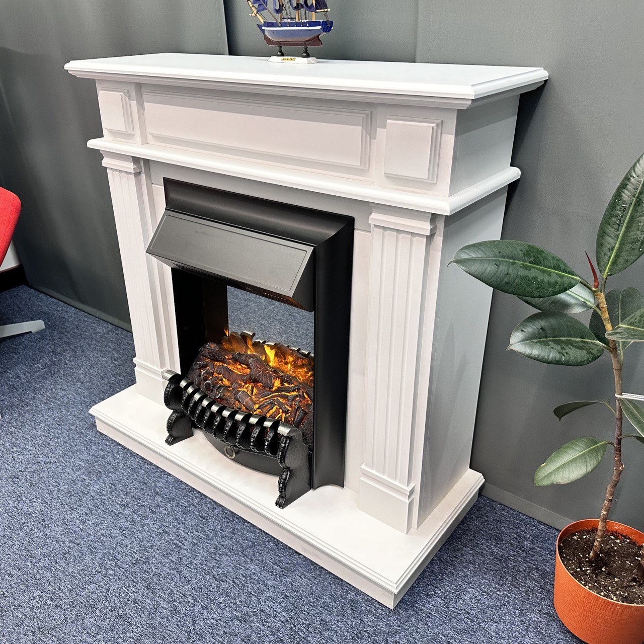

Электрокамин RealFlame Rodos белый с очагом Fobos Lux c пультом ДУ