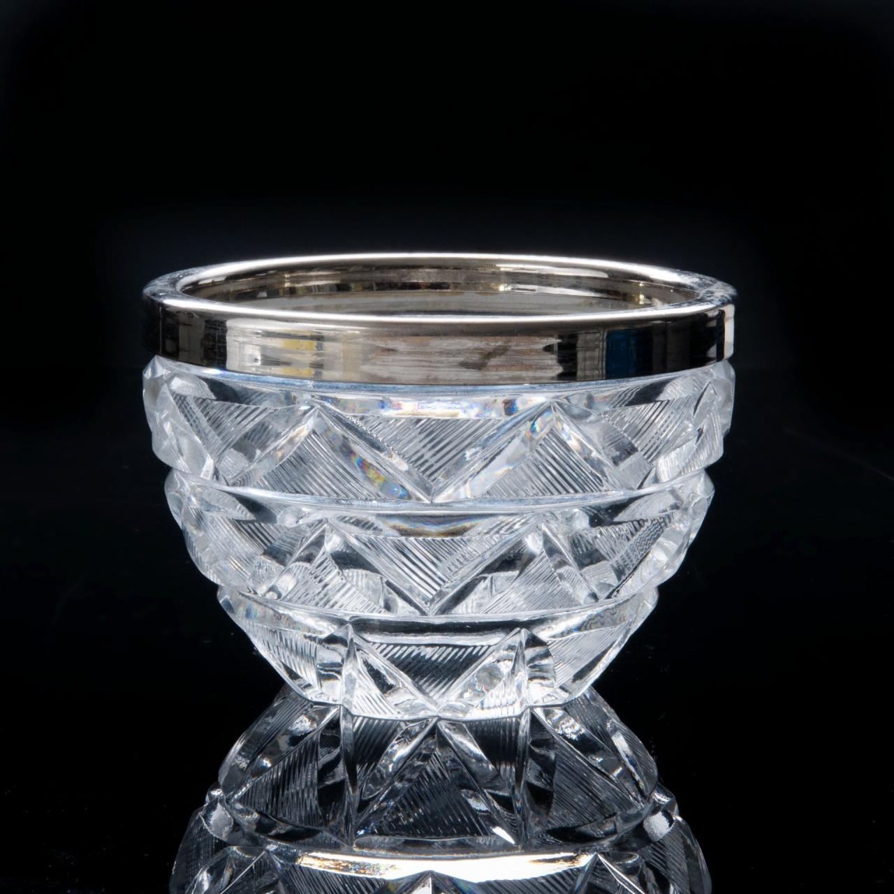 

Конфетница с рельефным декором, стекло, металл, СССР, 1970-1990 гг., 361568