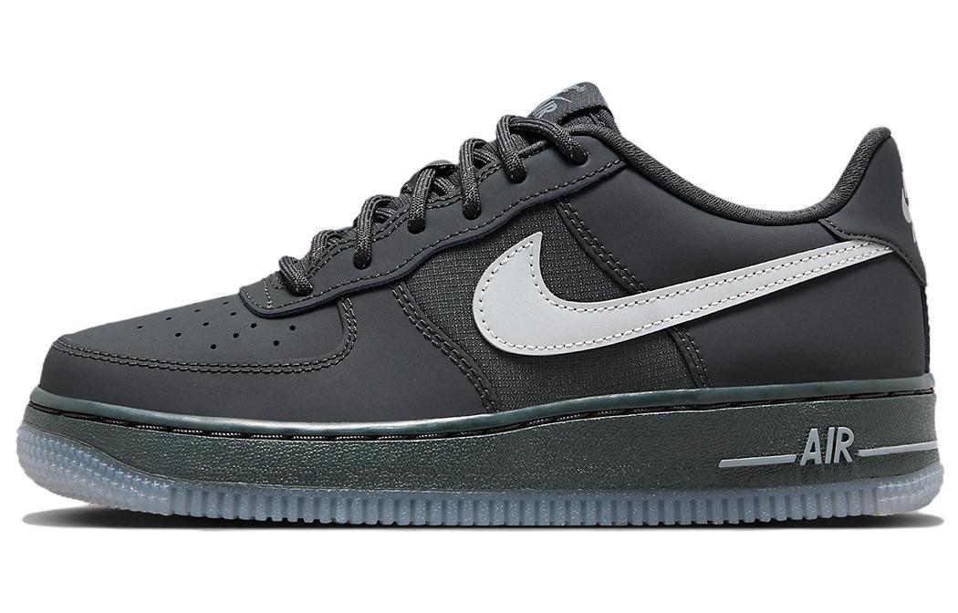 

Кеды унисекс Nike Air Force 1 Low Reflective Swoosh GS черные 38 EU, Черный, Air Force 1 Low Reflective Swoosh GS