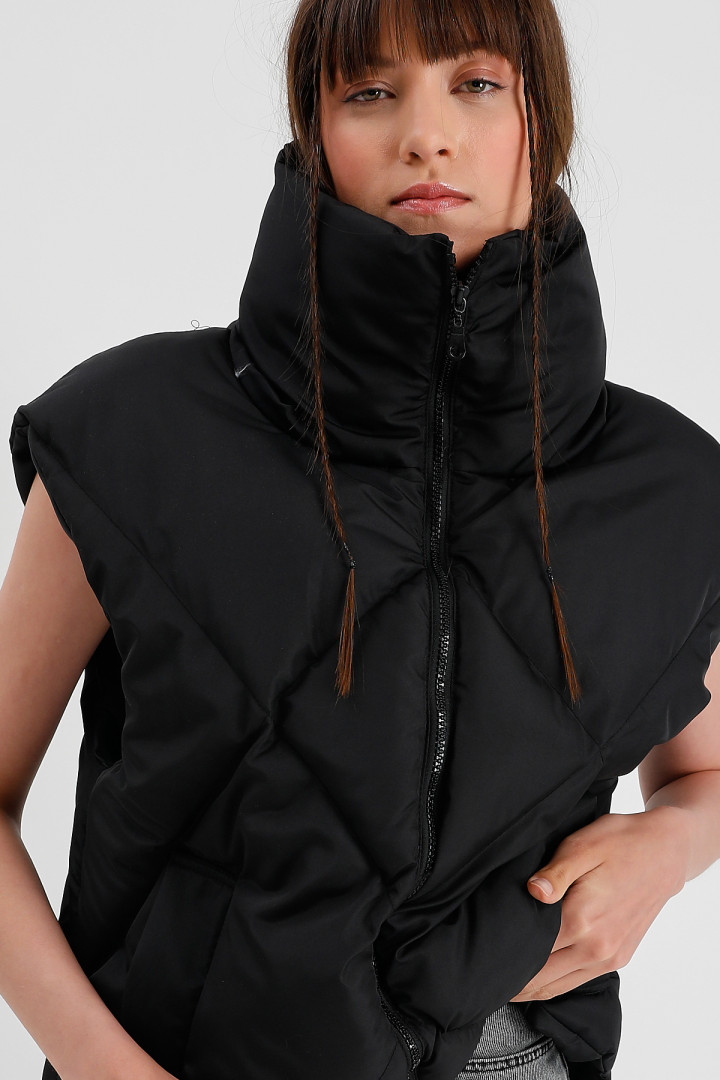 

Утепленный жилет Tonny Black - Aypima TBS2030_101 M (товары доставляются из-за рубежа), TBS2030_101