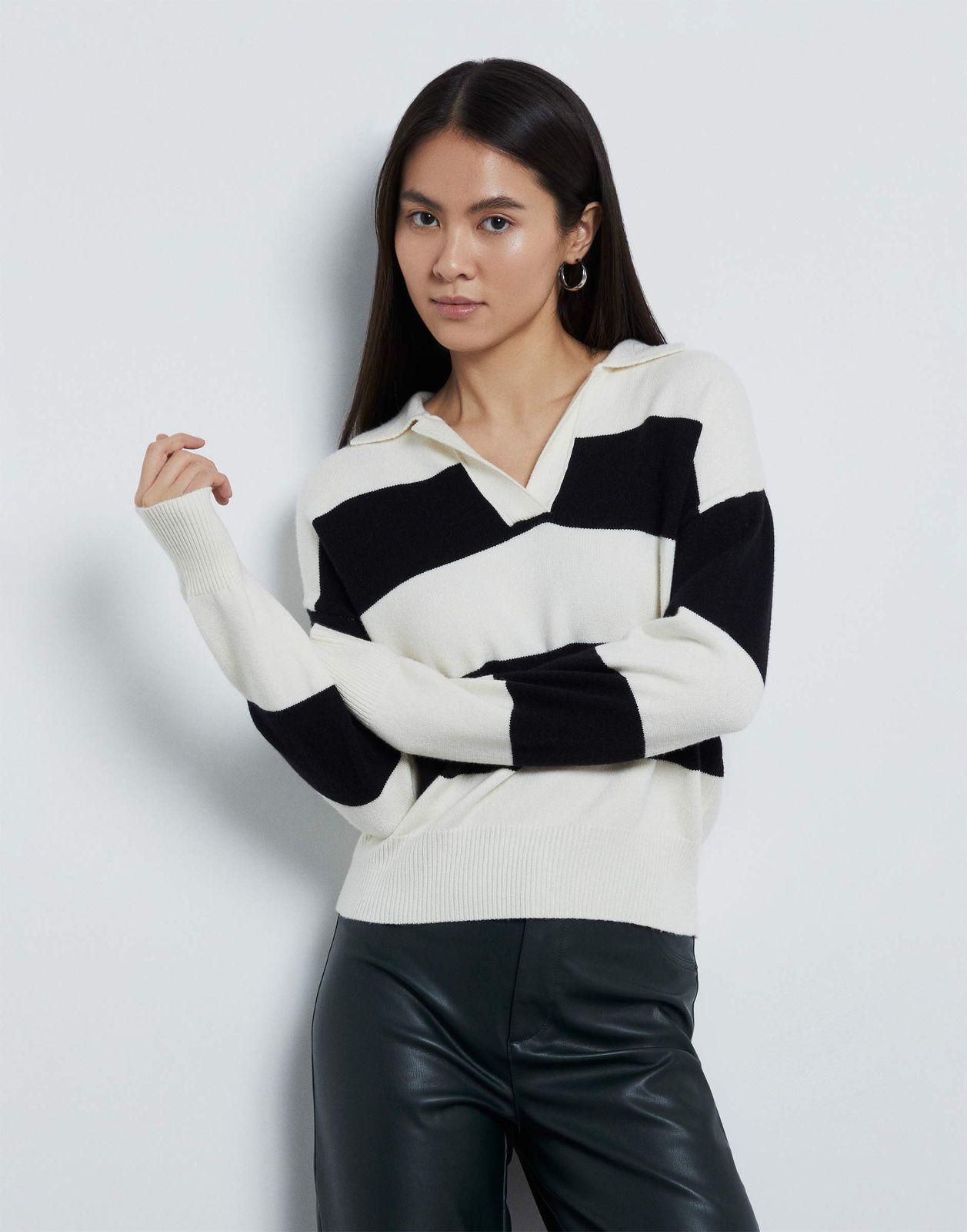

Пуловер женский Gloria Jeans GSW006410 белый M (44-46), GSW006410