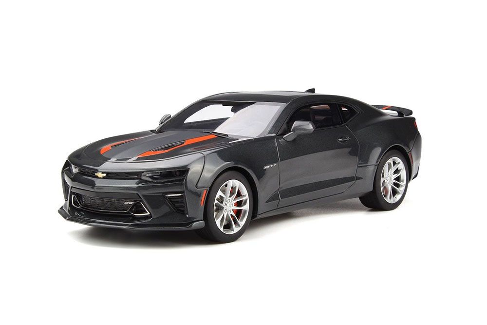 Модель коллекционная GT SPIRIT Chevrolet camaro ss fifty anniversary 2017 dark grey