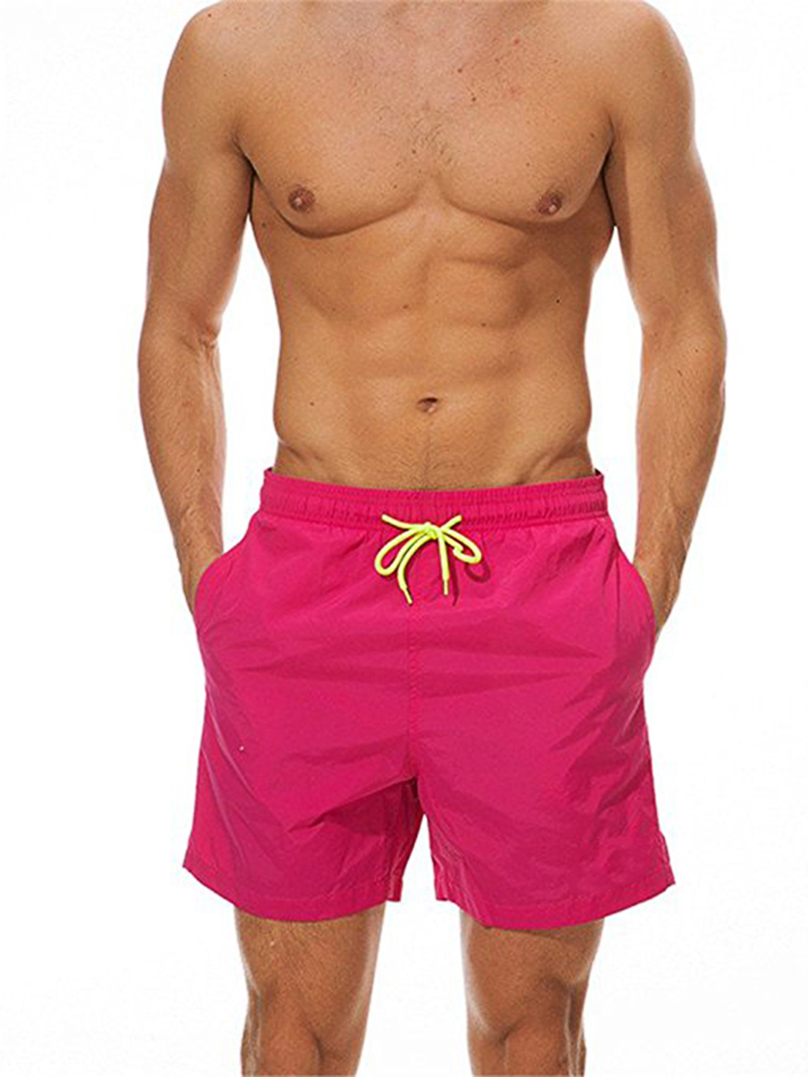Розовые мужские шорты. Шорты мужские. Плавательные шорты. Мужчина в плавательных шортах. Шорты для плавания мужские.