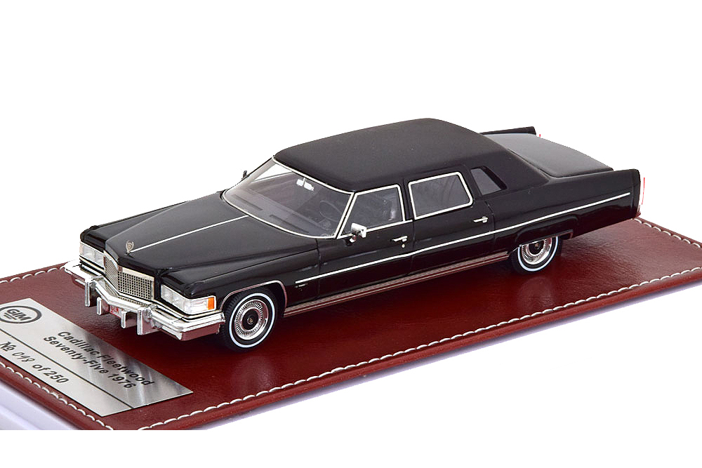 

Модель коллекционная GIM Cadillac fleetwood 75 limousine 1976 black, Черный