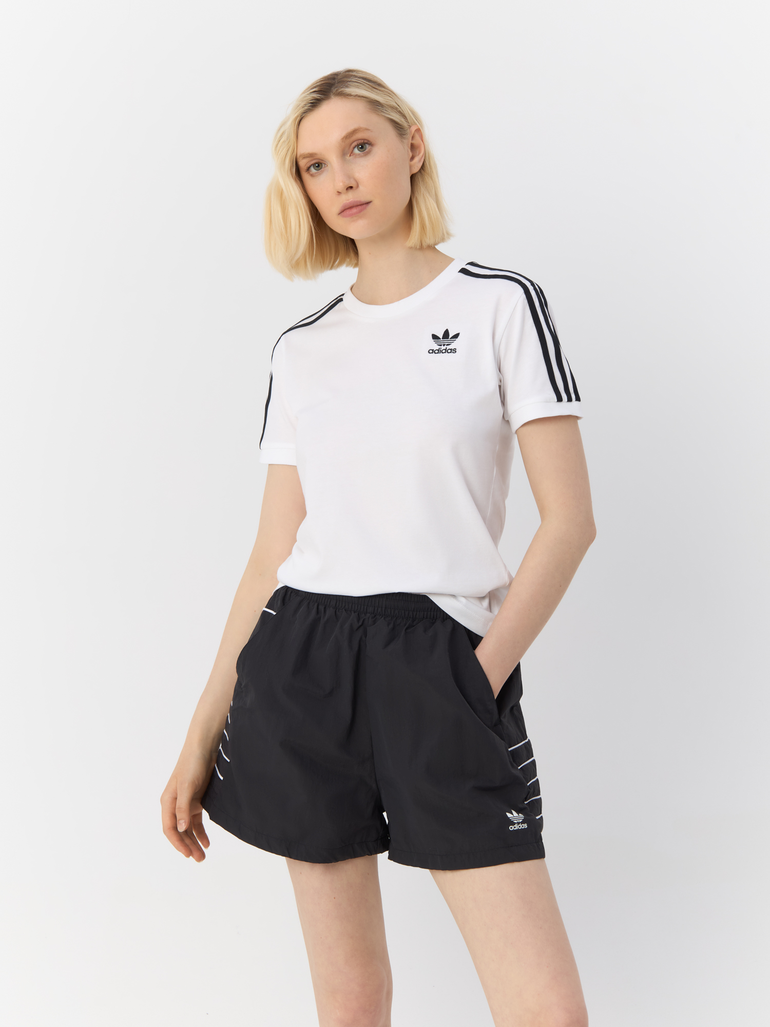 Футболка женская Adidas Adicolor 3-Stripes  GN2913 белая 32 DE