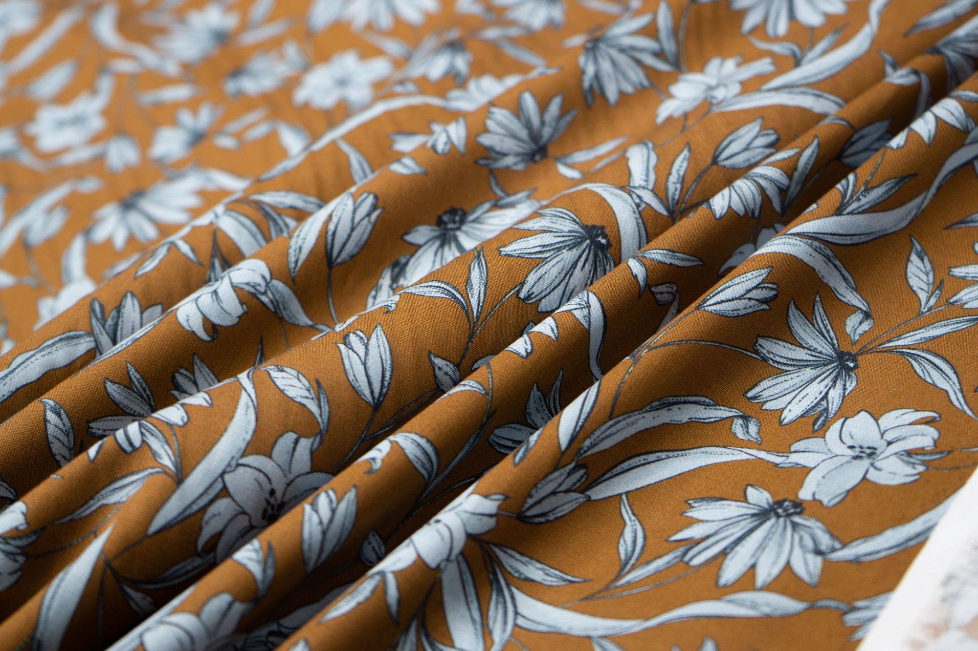 

Ткань UNOFABRIC MON0424162 Хлопок поплин голубые цветы на коричневом 100x141 см, Коричневый