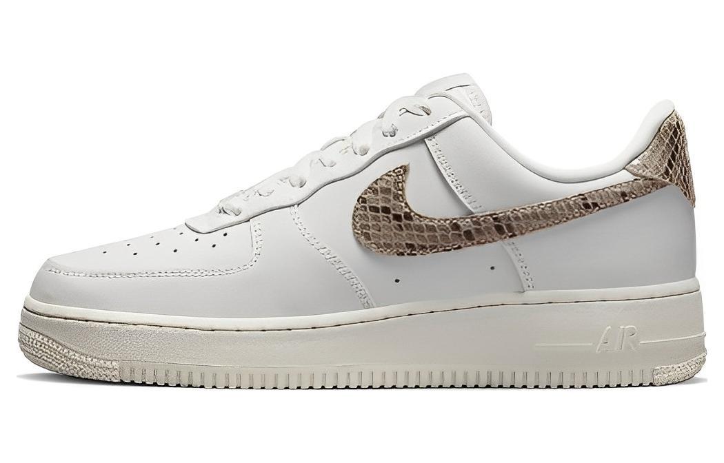 

Кеды унисекс Nike Air Force 1 '07 белые 38.5 EU, Белый, Air Force 1 '07