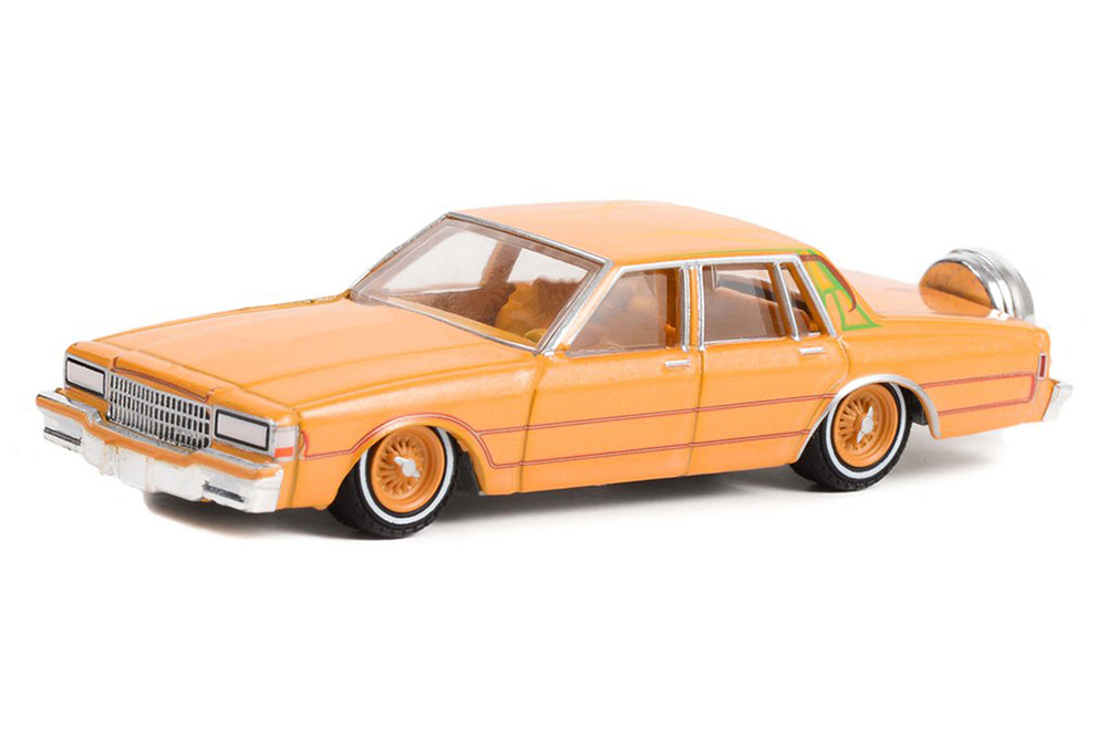 

Модель коллекционная Chevrolet caprice classic continental kit custom 1990 kandy orange, Оранжевый