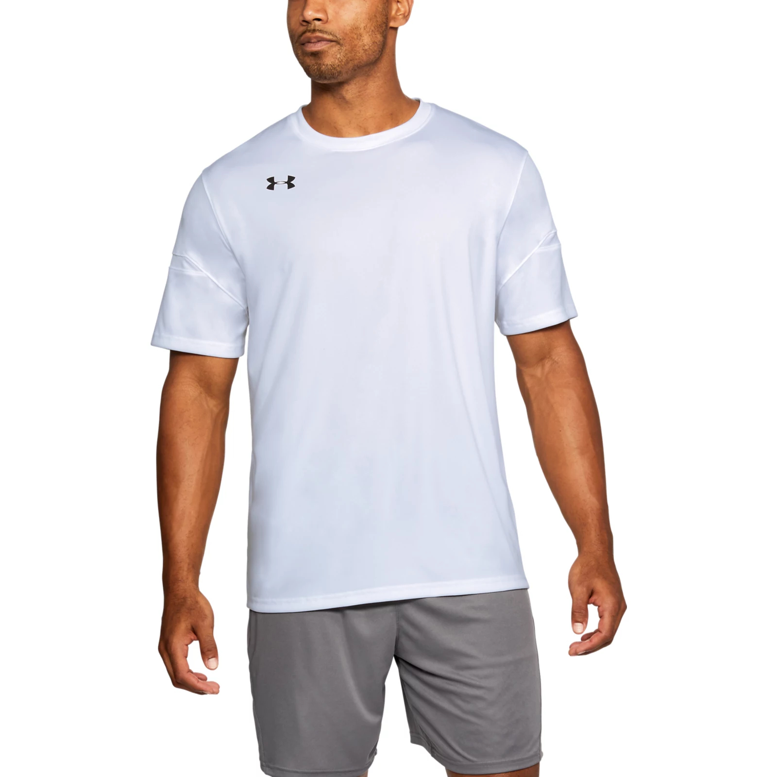 

Футболка мужская Under Armour 1305828-100 черная SM, 1305828-100