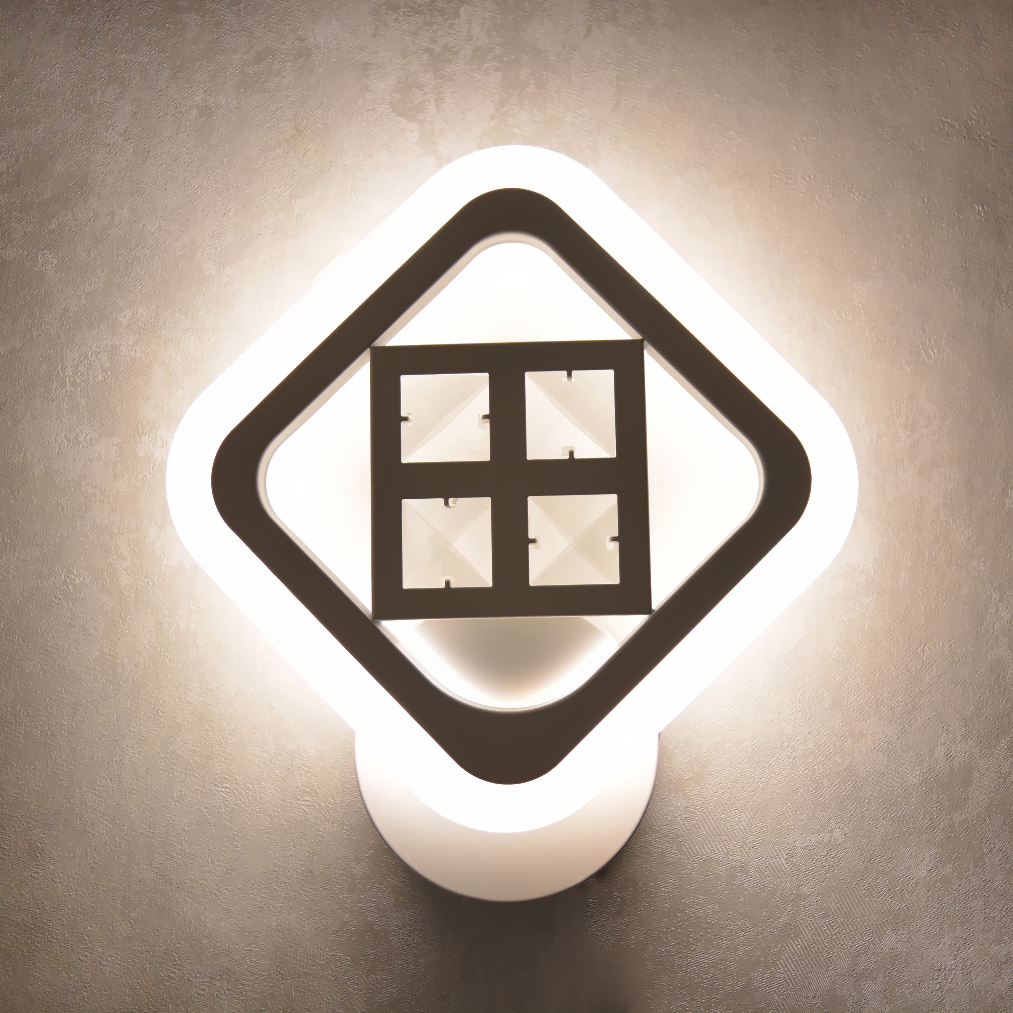 

Светильник настенный светодиодный SAFILIGHT 9024-W white