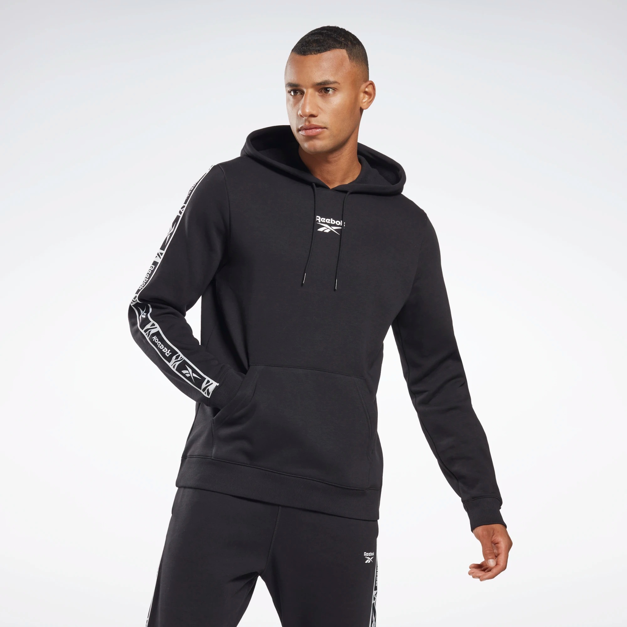 

Худи мужское Reebok HB5973 черное S, HB5973
