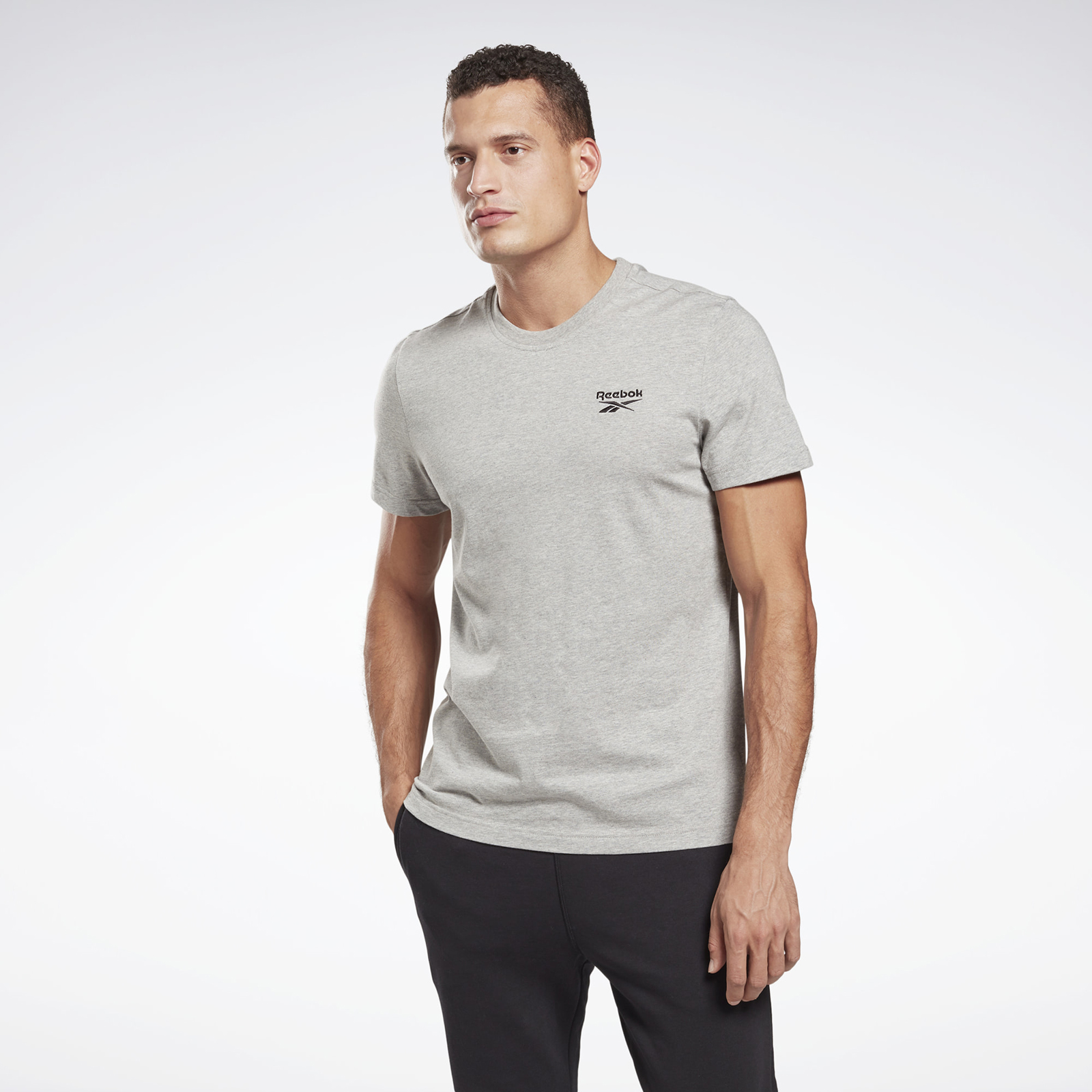 

Футболка мужская Reebok GJ0640 серая 2XL, GJ0640