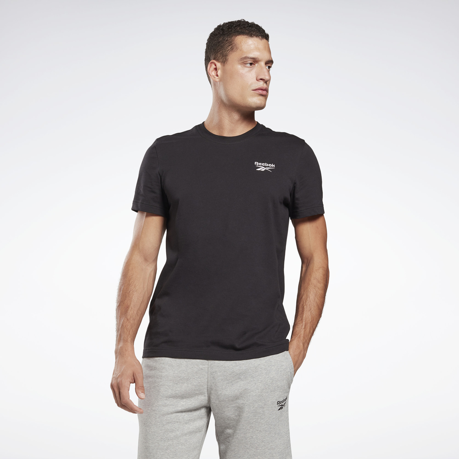 

Футболка мужская Reebok GJ0639 черная XS, GJ0639