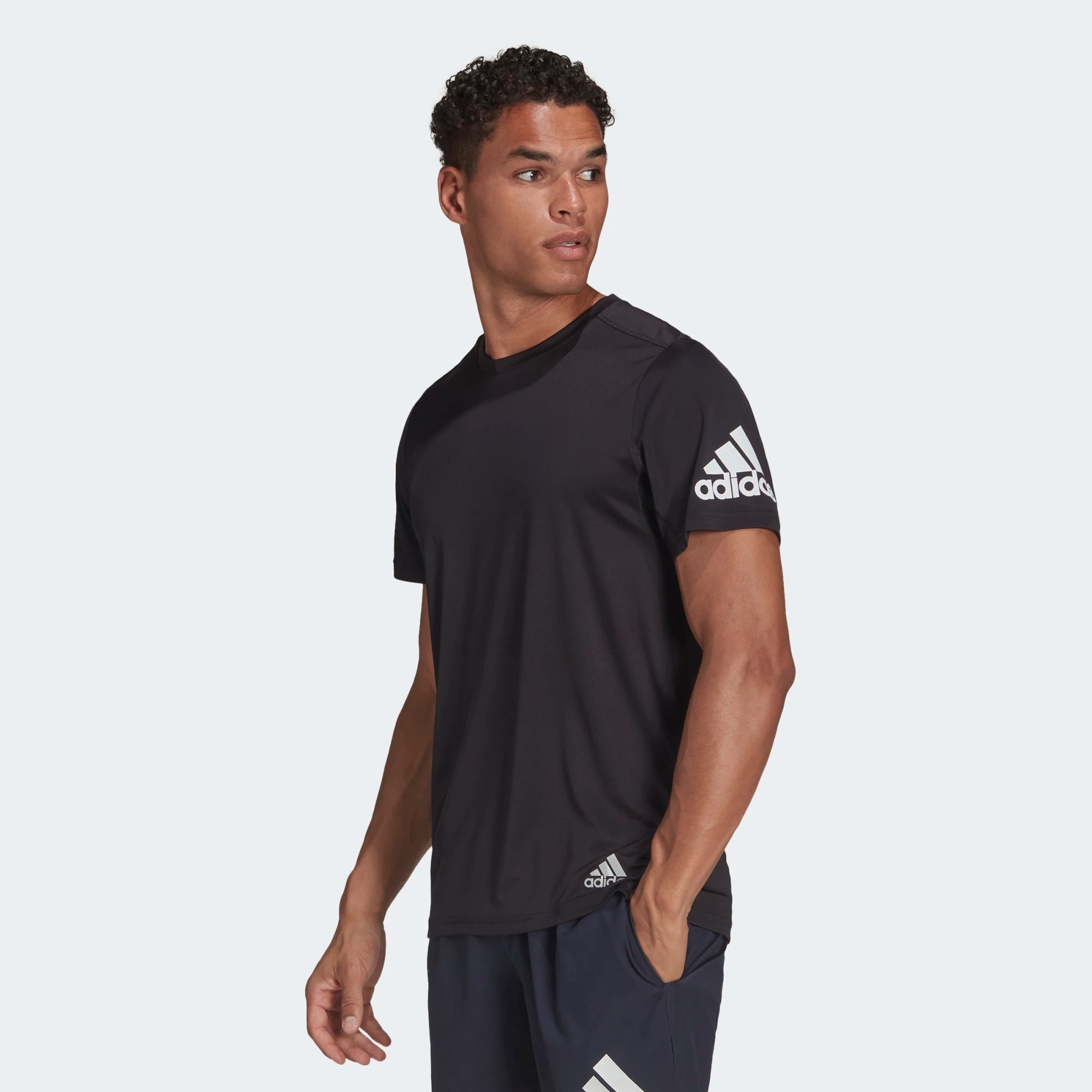 

Футболка мужская Adidas HB7470 черная S, HB7470