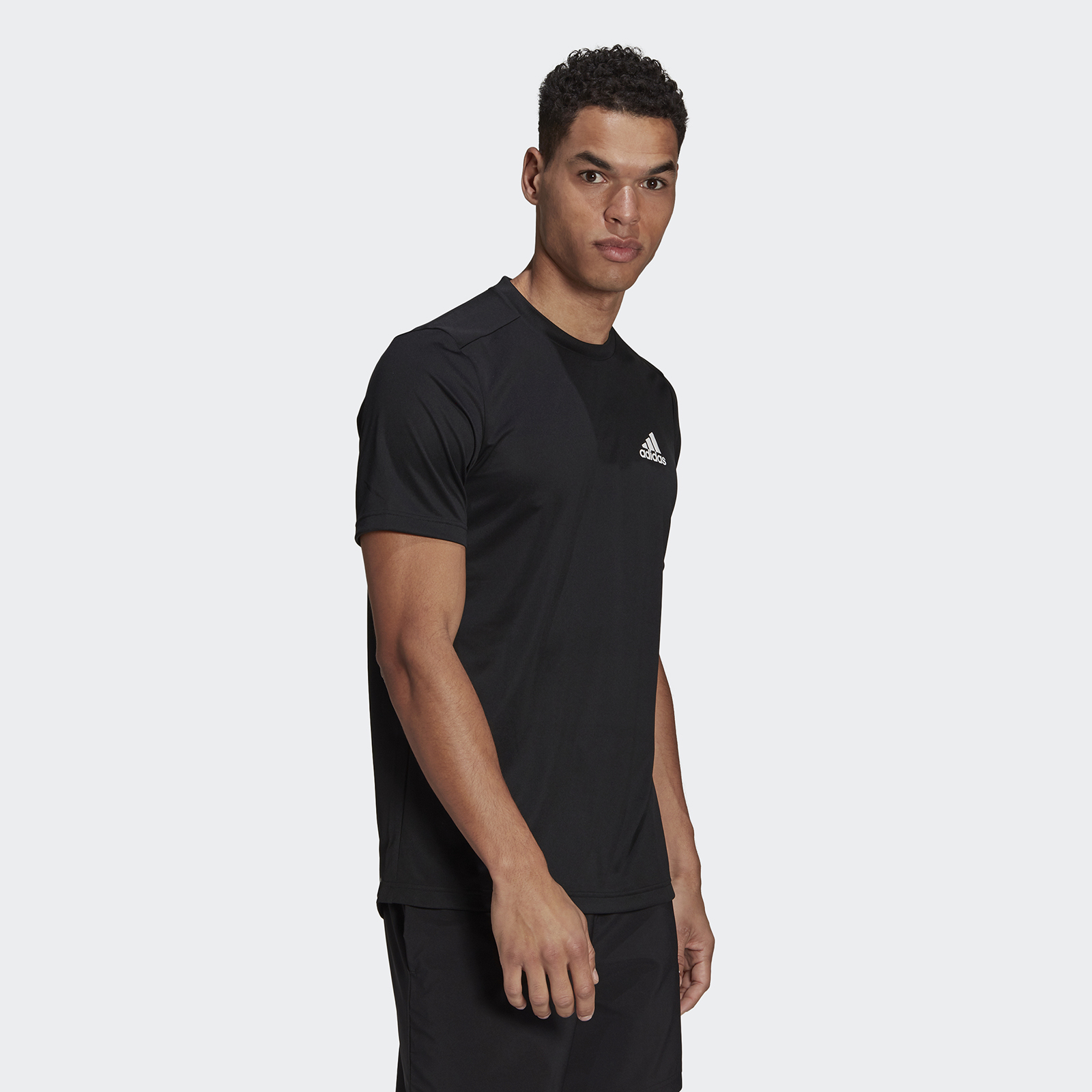 

Футболка мужская Adidas GM2090 черная 2XL, GM2090