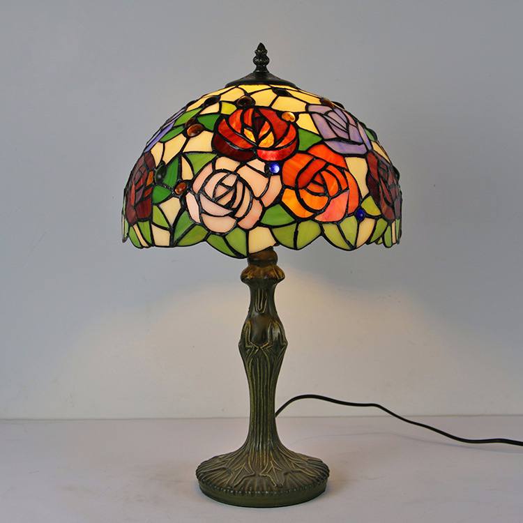 

Лампа настольная Витражная - Розы vitraj-lampa-roze с абажуром, Витраж Тиффани